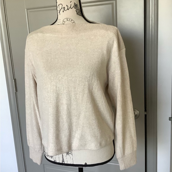 ⭐️ H&M Cropped Top ⭐️ - Picture 4 of 9